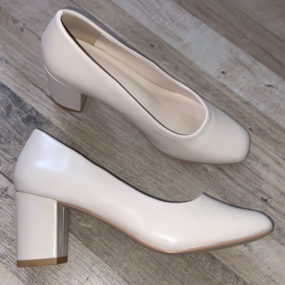 Brand new Halston Ivory Heels